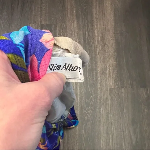 Vintage Slim Allure Tropical Floral One-Piece Swimsuit - Picture 5 of 6